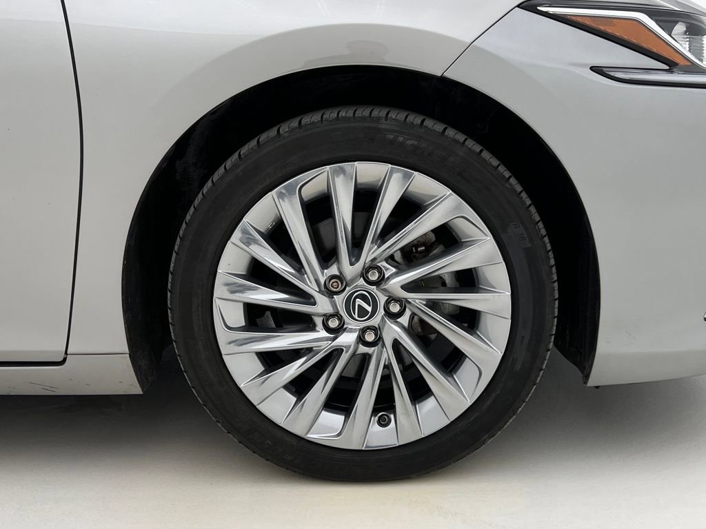 Used 2021 Lexus ES 300h w/ Accessory Package 2 image 29