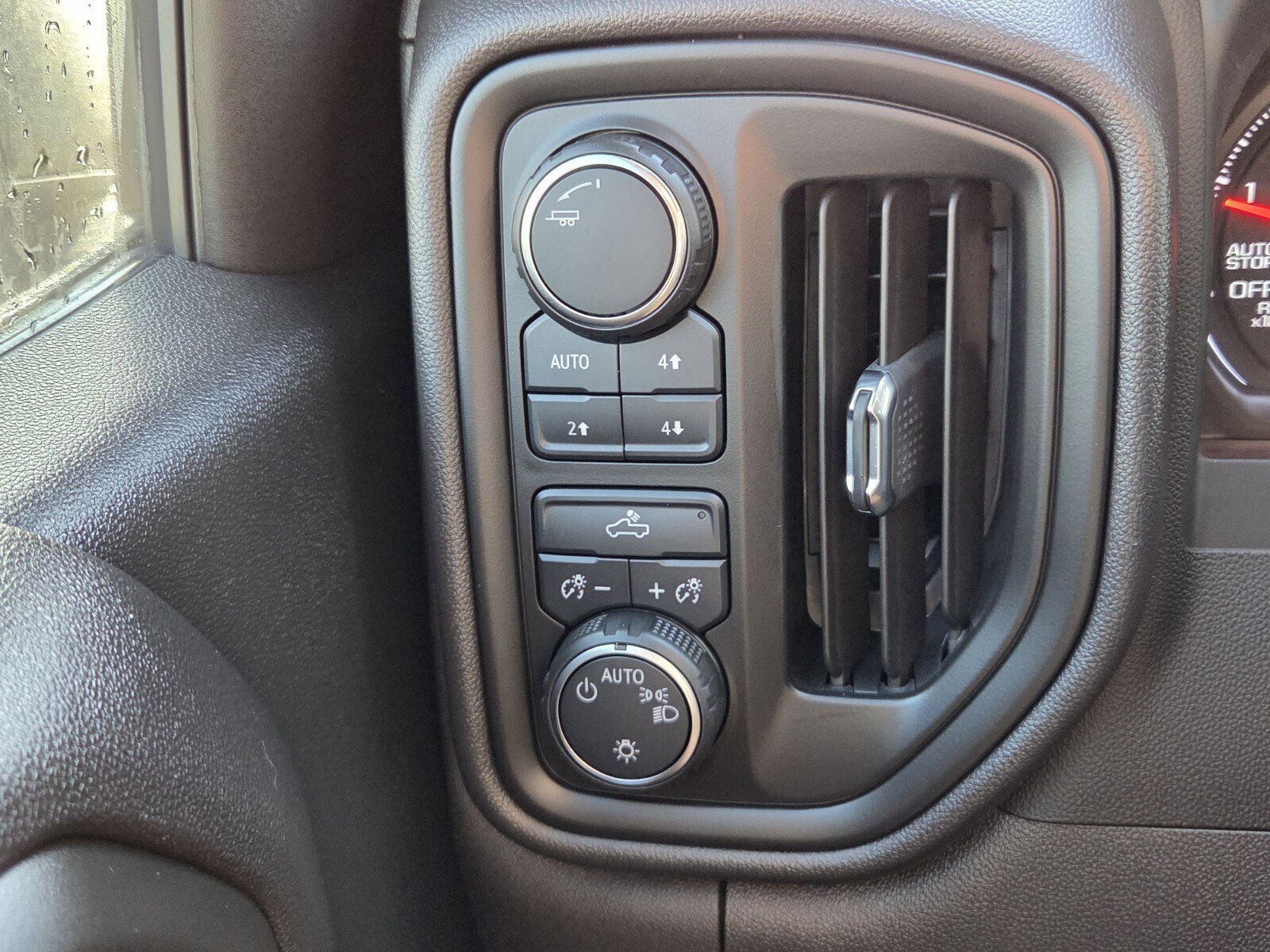 Used 2024 Chevrolet Silverado 1500 Custom Trail Boss w/ LPO, Dark Essentials Package image 30