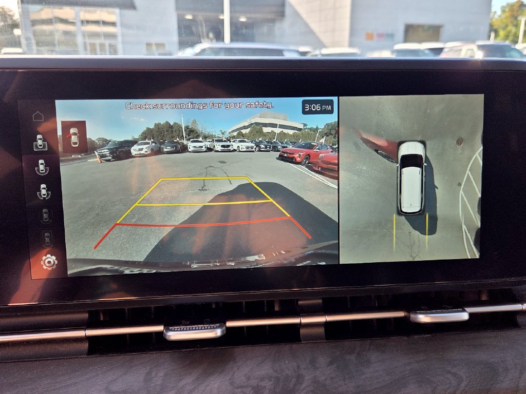 Certified 2024 Kia Carnival SX FWD image 23