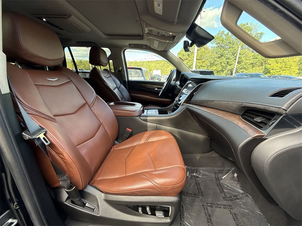 Used 2020 Cadillac Escalade Premium Luxury image 27