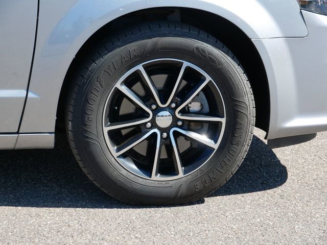 Used 2018 Dodge Grand Caravan SXT w/ Driver Convenience Group image 7