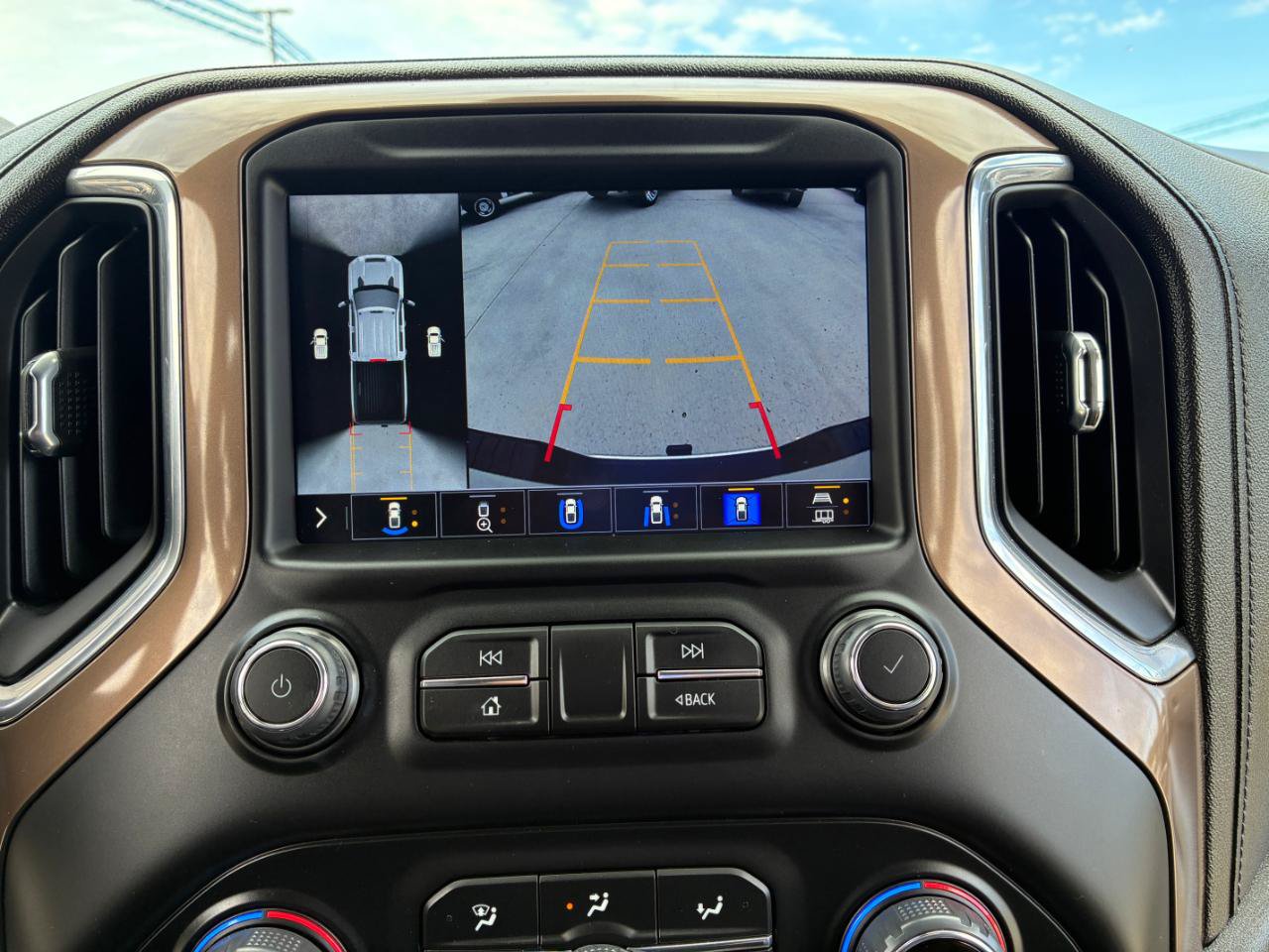 Used 2022 Chevrolet Silverado 2500 High Country w/ Z71 Off-Road Package AWD/4WD image 23