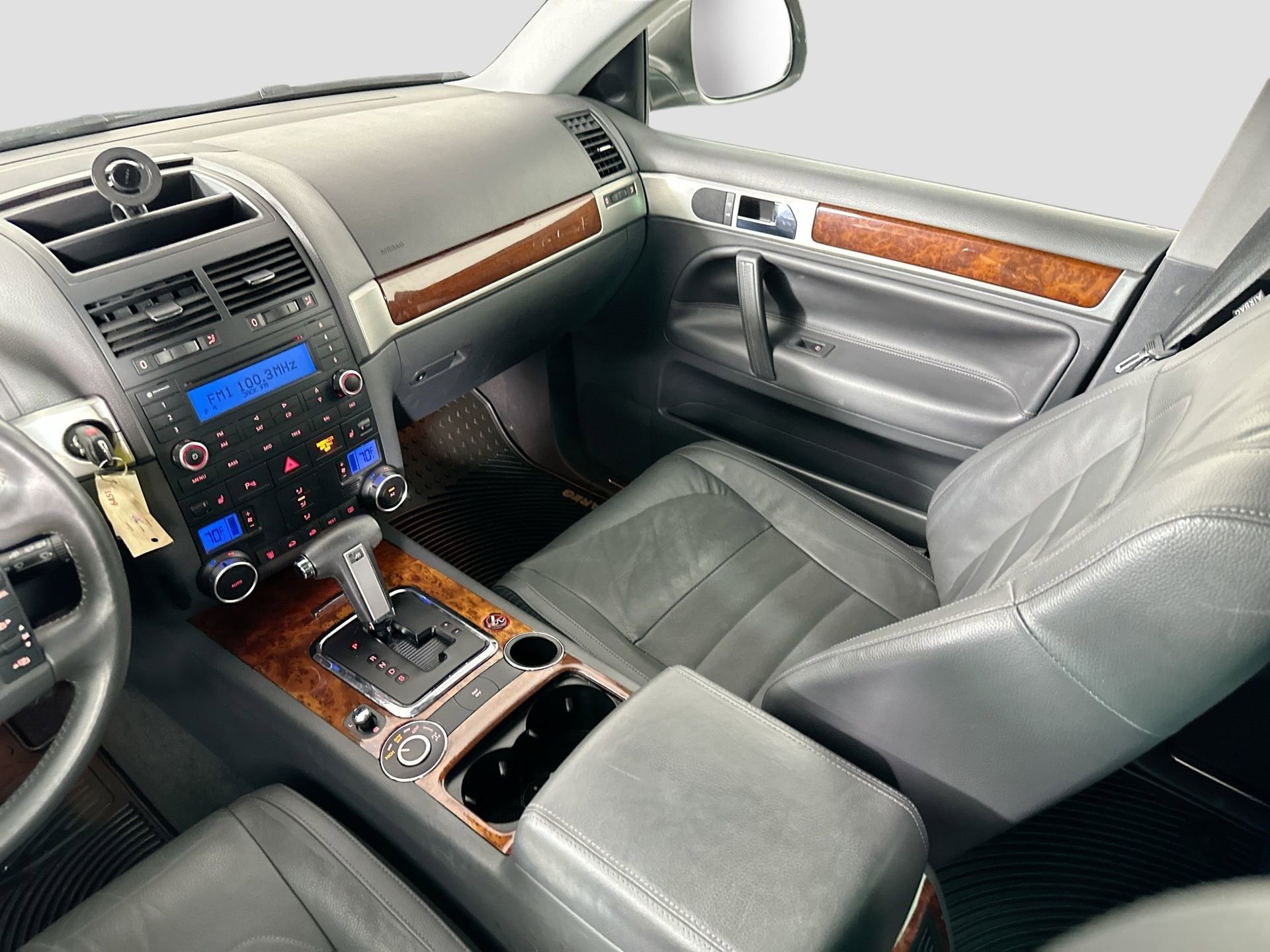 Used 2010 Volkswagen Touareg VR6 image 21