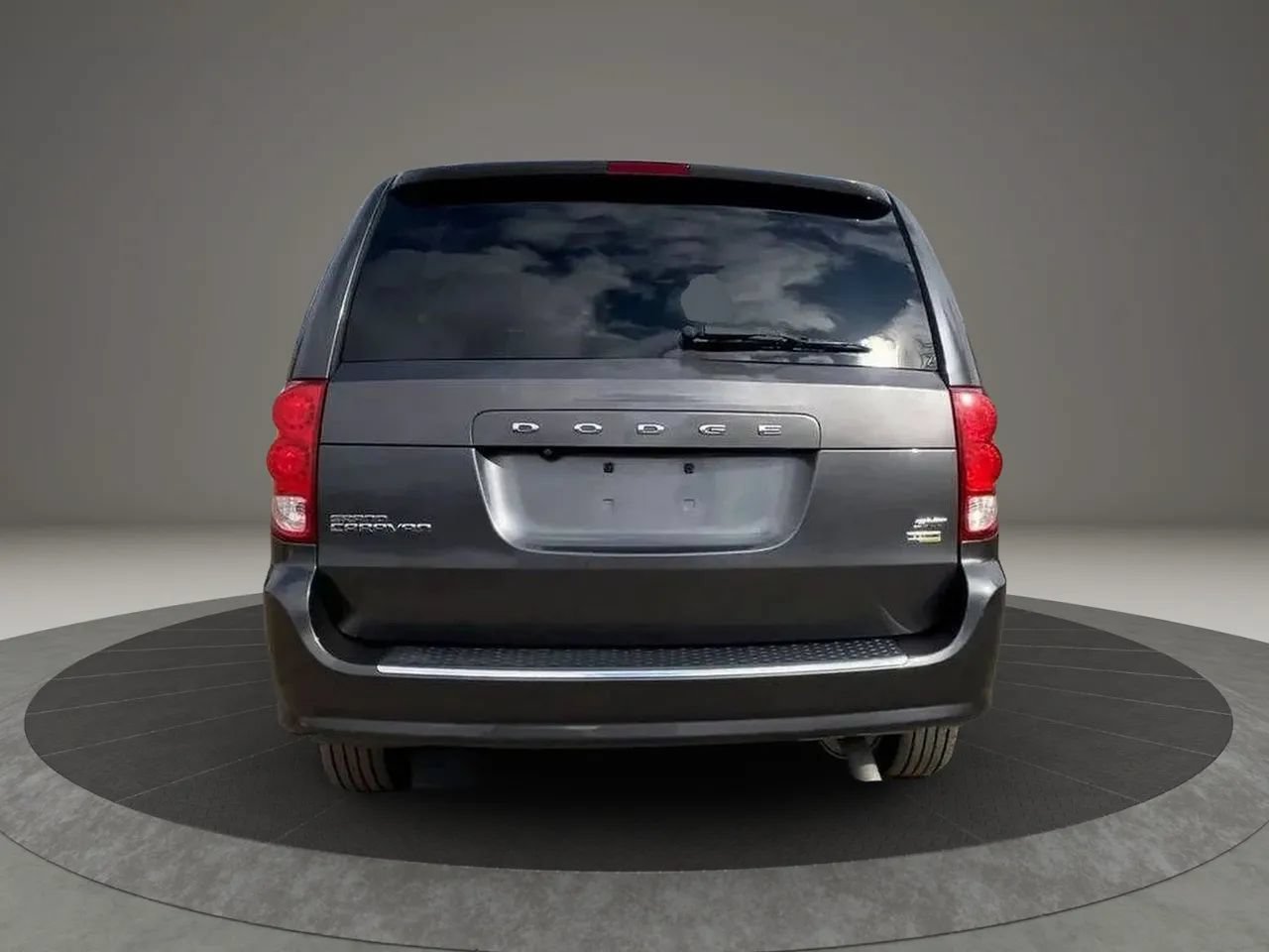 Used 2018 Dodge Grand Caravan SXT FWD image 4