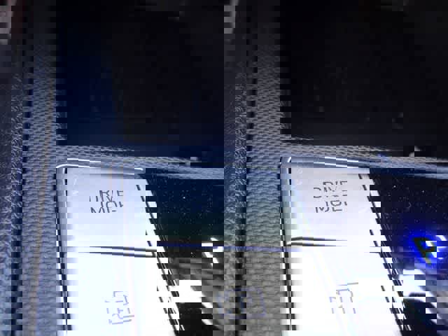 Used 2025 Hyundai Elantra SEL FWD image 42