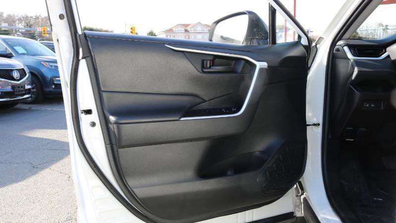 Used 2021 Toyota RAV4 LE image 10