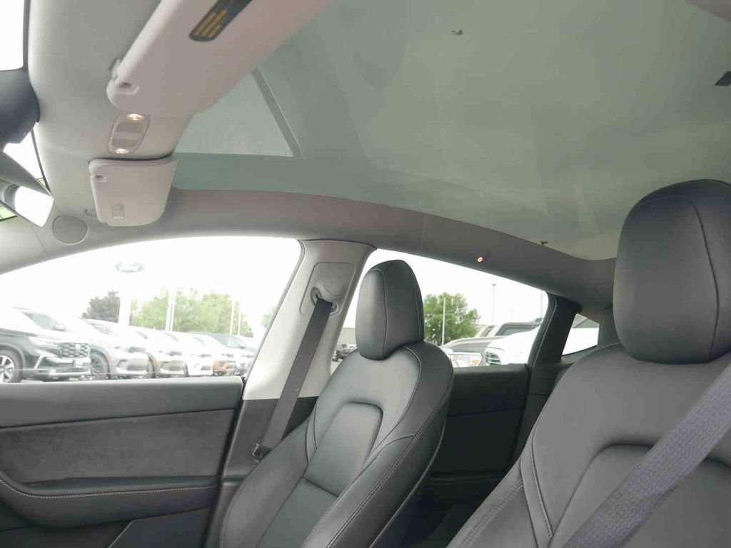Used 2022 Tesla Model Y Long Range AWD/4WD image 27