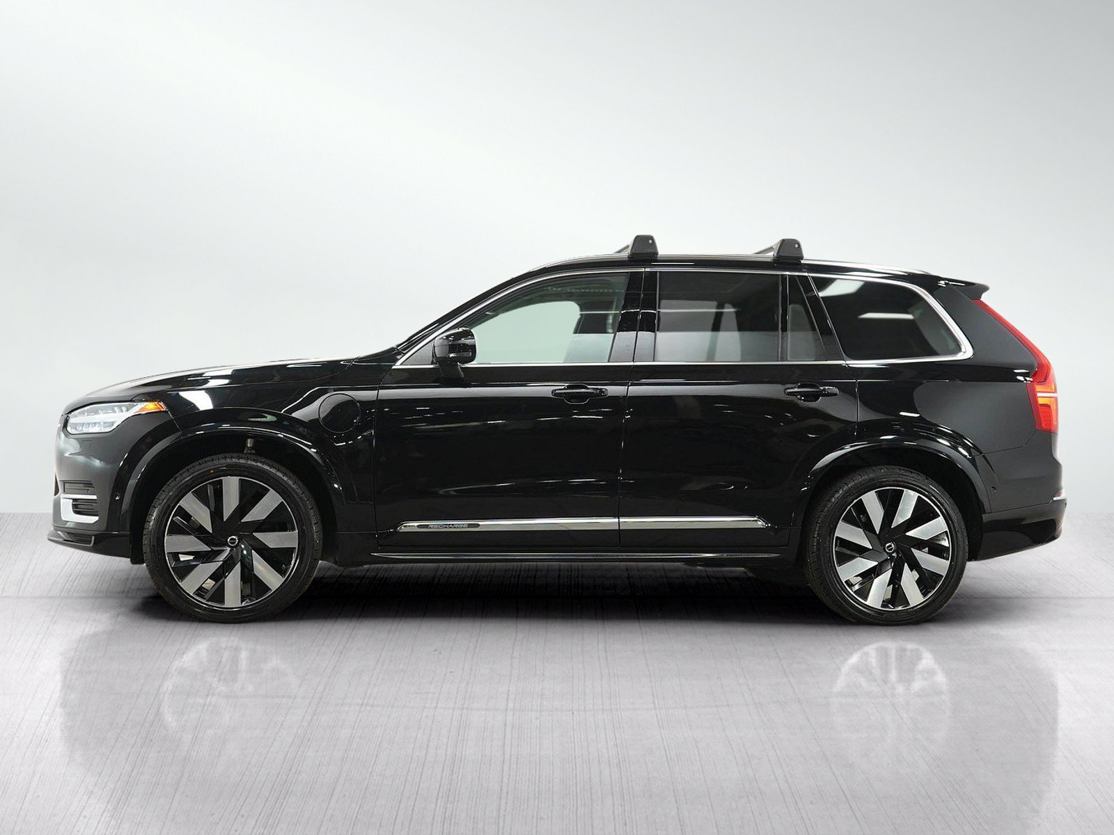 Used 2024 Volvo XC90 T8 Ultimate w/ Protection Package Premier AWD/4WD image 2