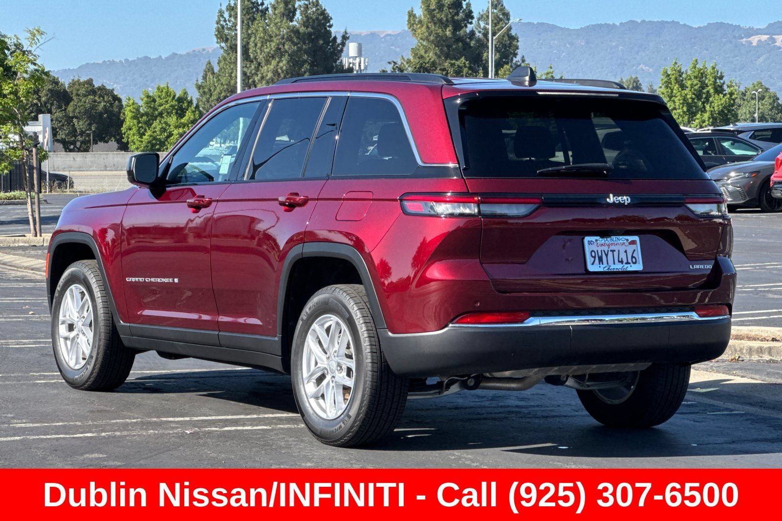 Used 2025 Jeep Grand Cherokee Laredo X w/ Luxury Tech Group I RWD image 6