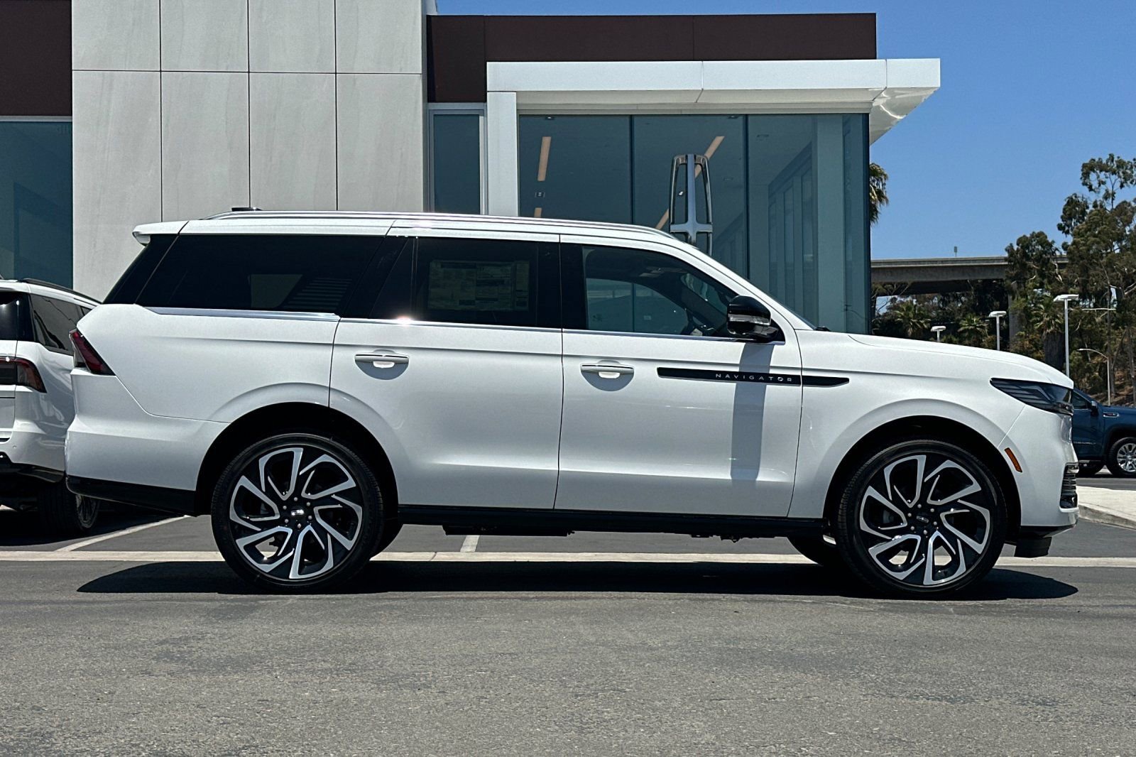 New 2026 Lincoln Navigator Black Label AWD/4WD image 2