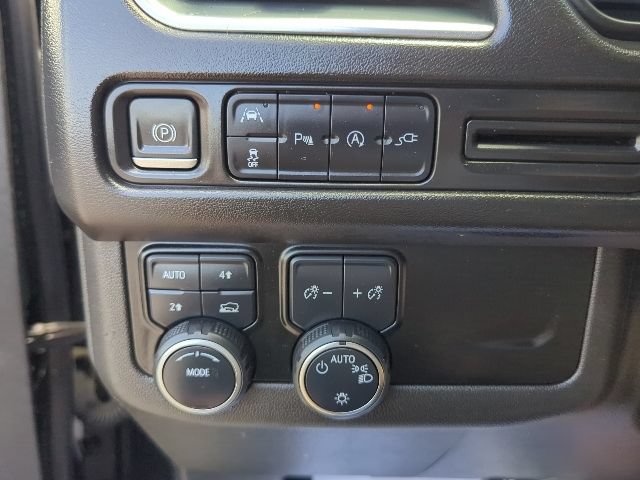 Used 2022 Chevrolet Suburban LT AWD/4WD image 23