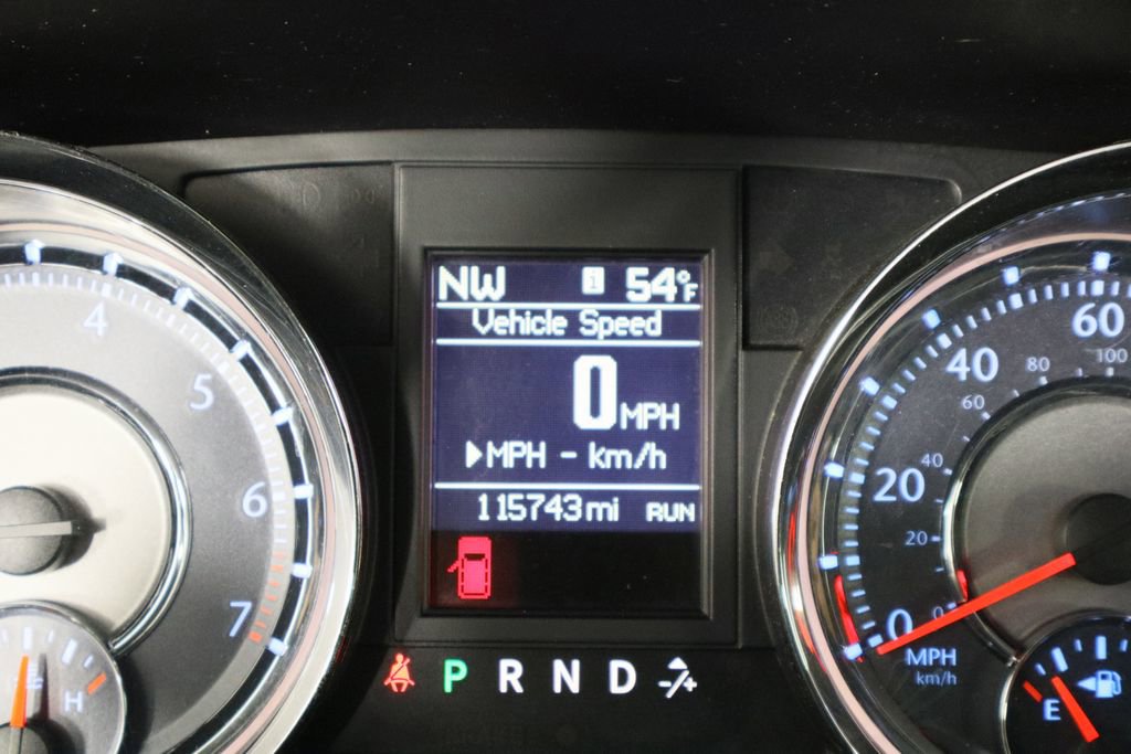 Used 2014 Chrysler Town & Country Touring image 32