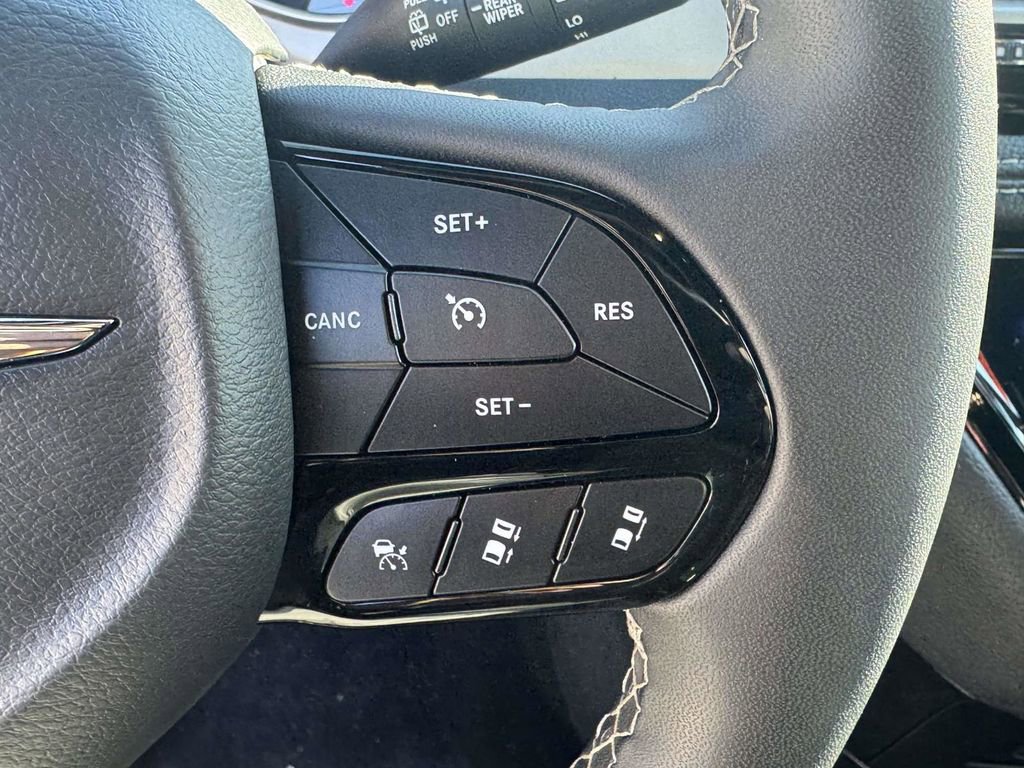 Used 2024 Chrysler Pacifica Limited FWD image 20