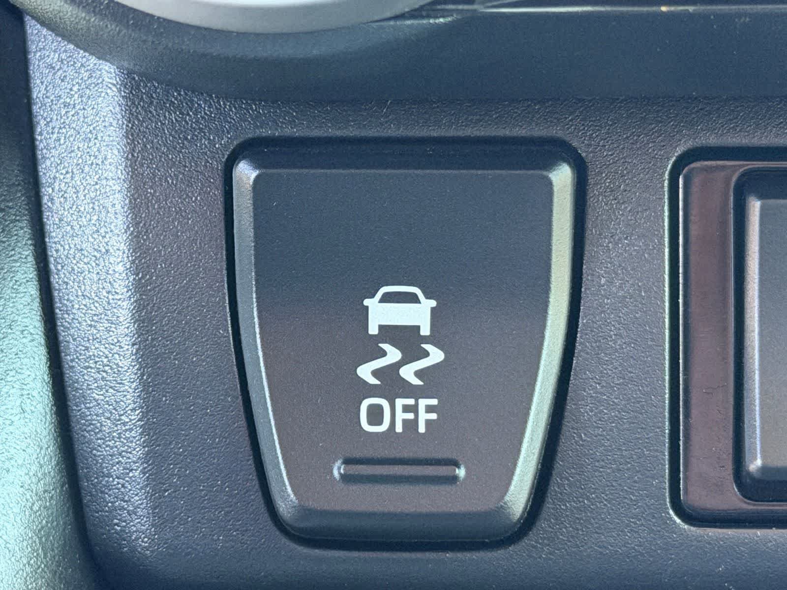 Used 2019 Toyota RAV4 XLE w/ Convenience Package FWD image 30