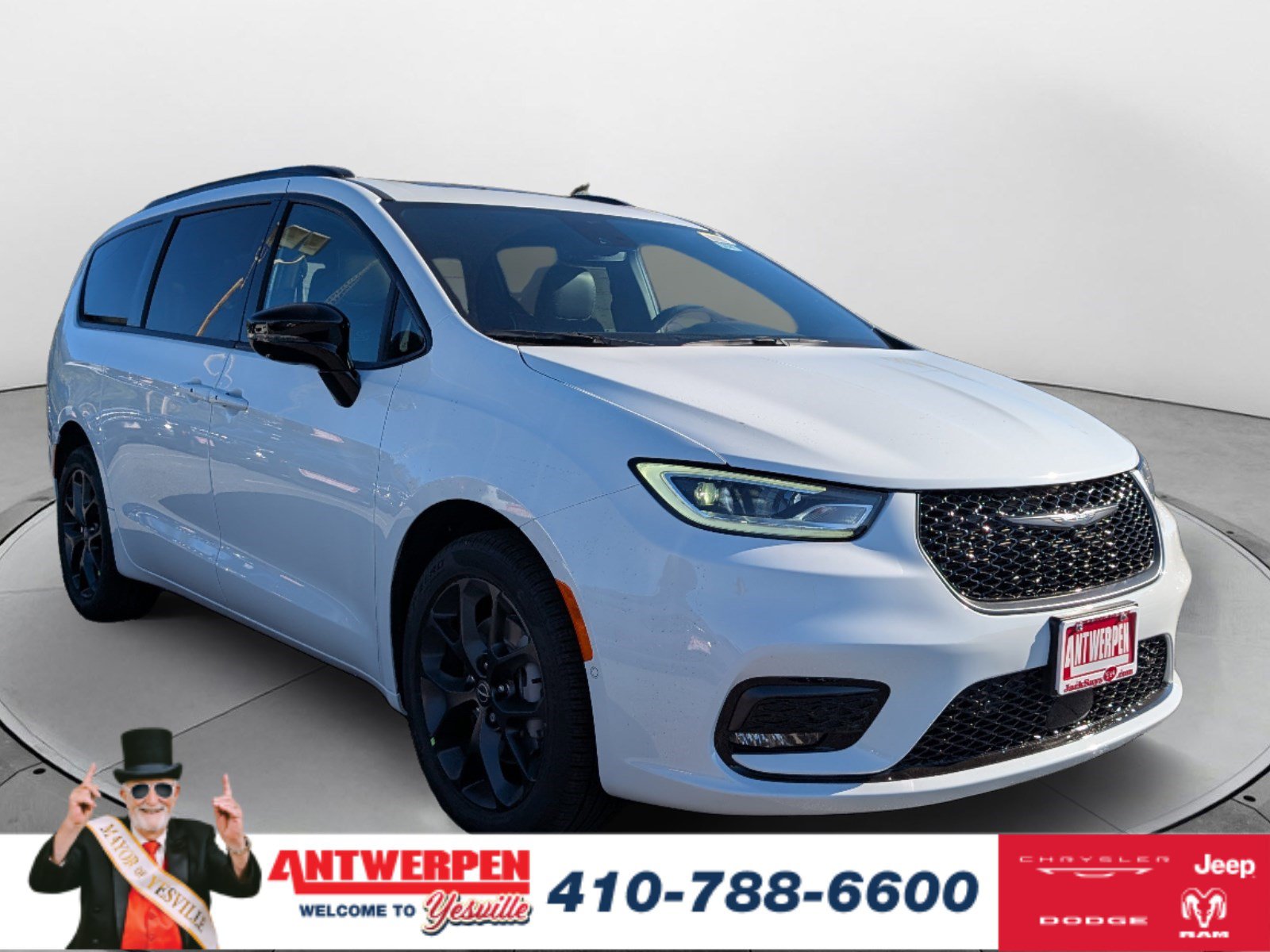 New 2026 Chrysler Pacifica Limited w/ S Appearance Package AWD/4WD image 1
