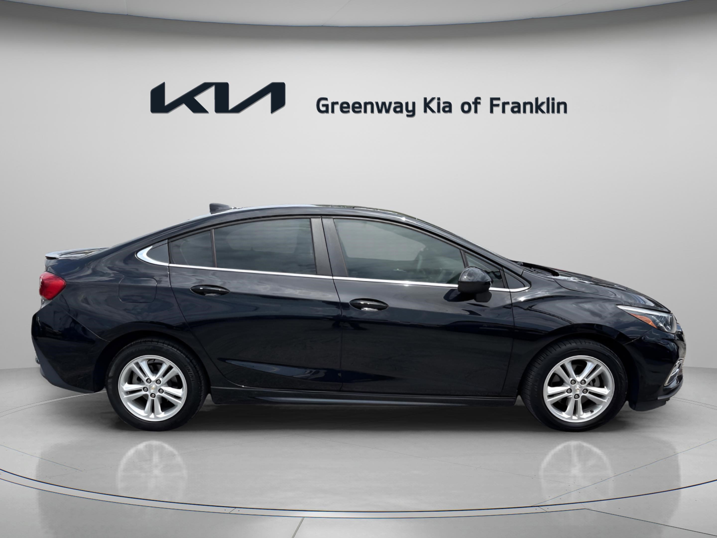 Used 2018 Chevrolet Cruze LT w/ Convenience Package FWD image 8