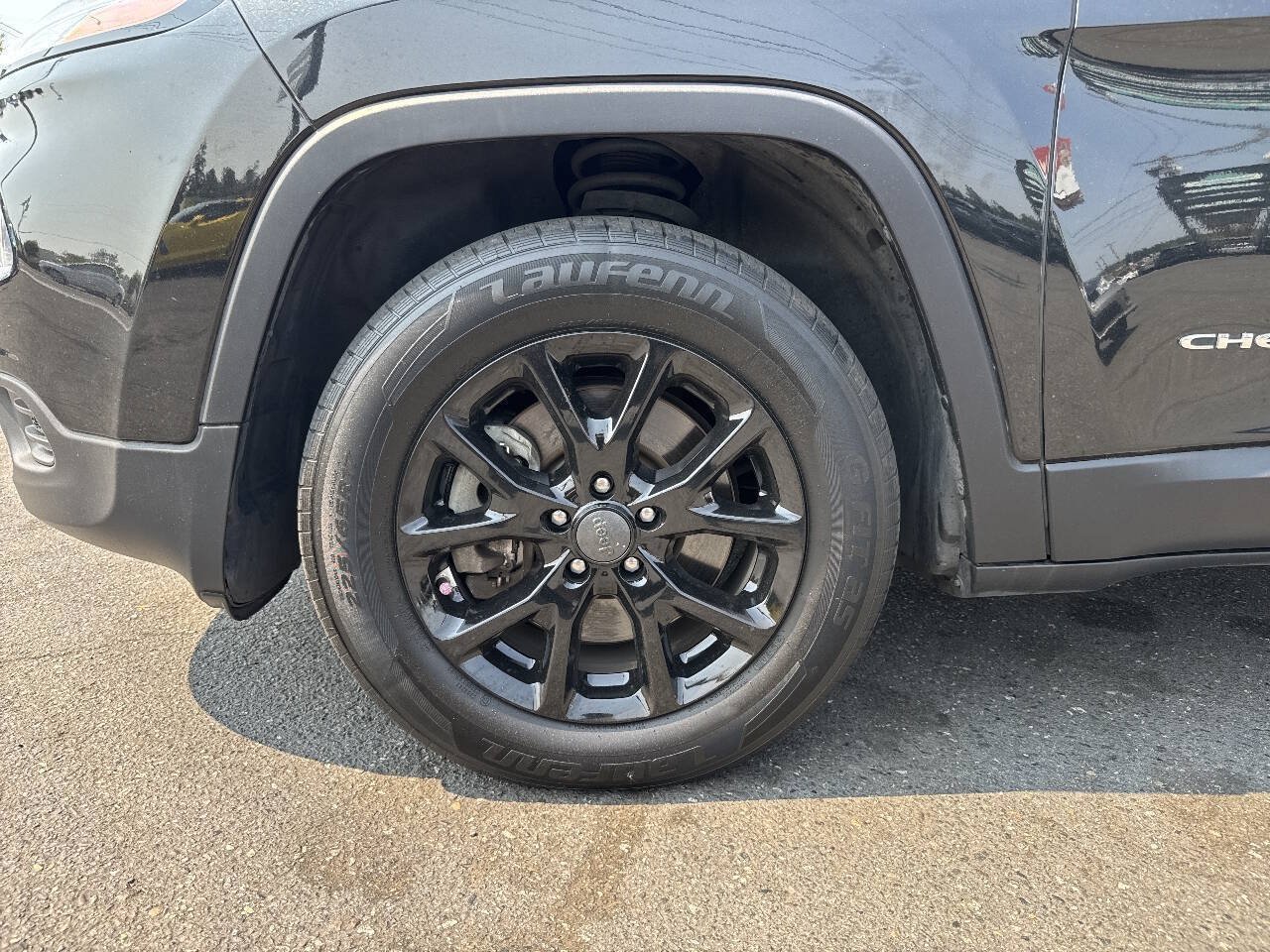 Used 2015 Jeep Cherokee Sport AWD/4WD image 2
