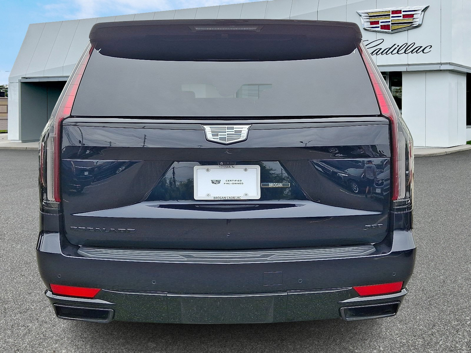 Certified 2022 Cadillac Escalade Sport Platinum w/ LPO, ONYX Package image 4