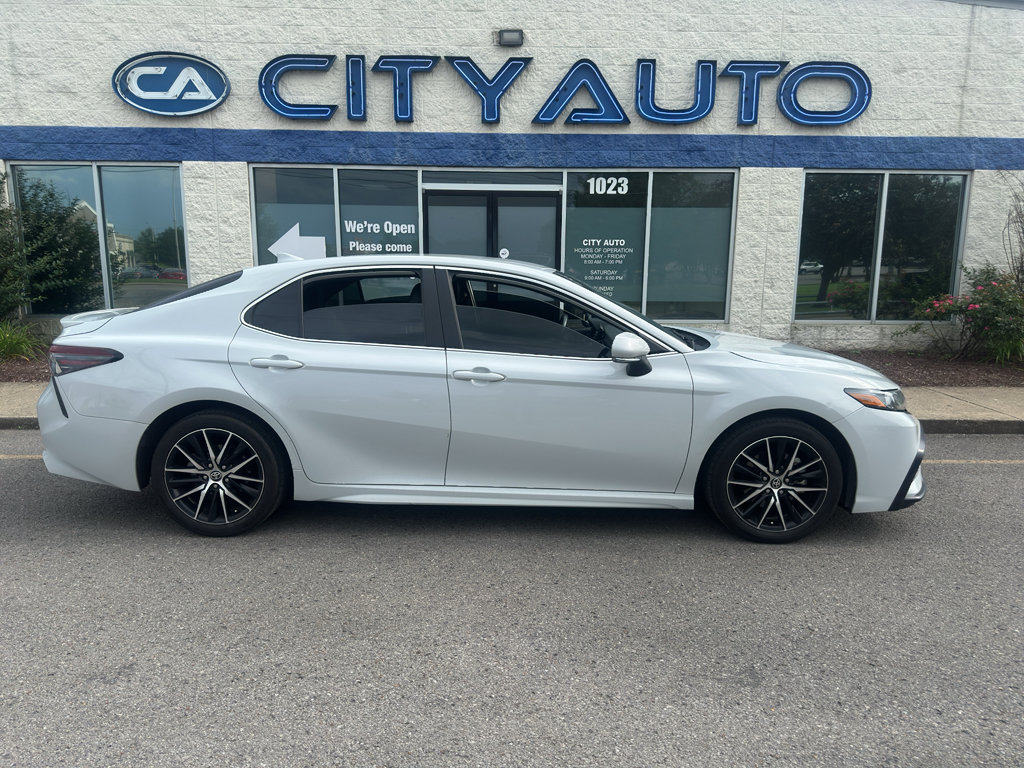 Used 2024 Toyota Camry SE FWD image 3