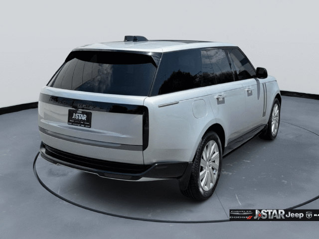 Used 2024 Land Rover Range Rover SE AWD/4WD image 5