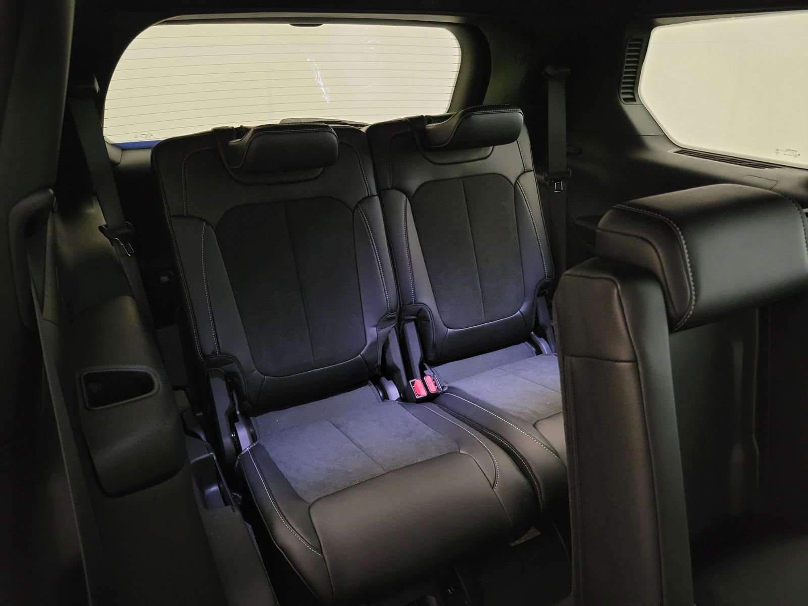 New 2025 Jeep Grand Cherokee L Altitude w/ Trailer Tow Package image 34