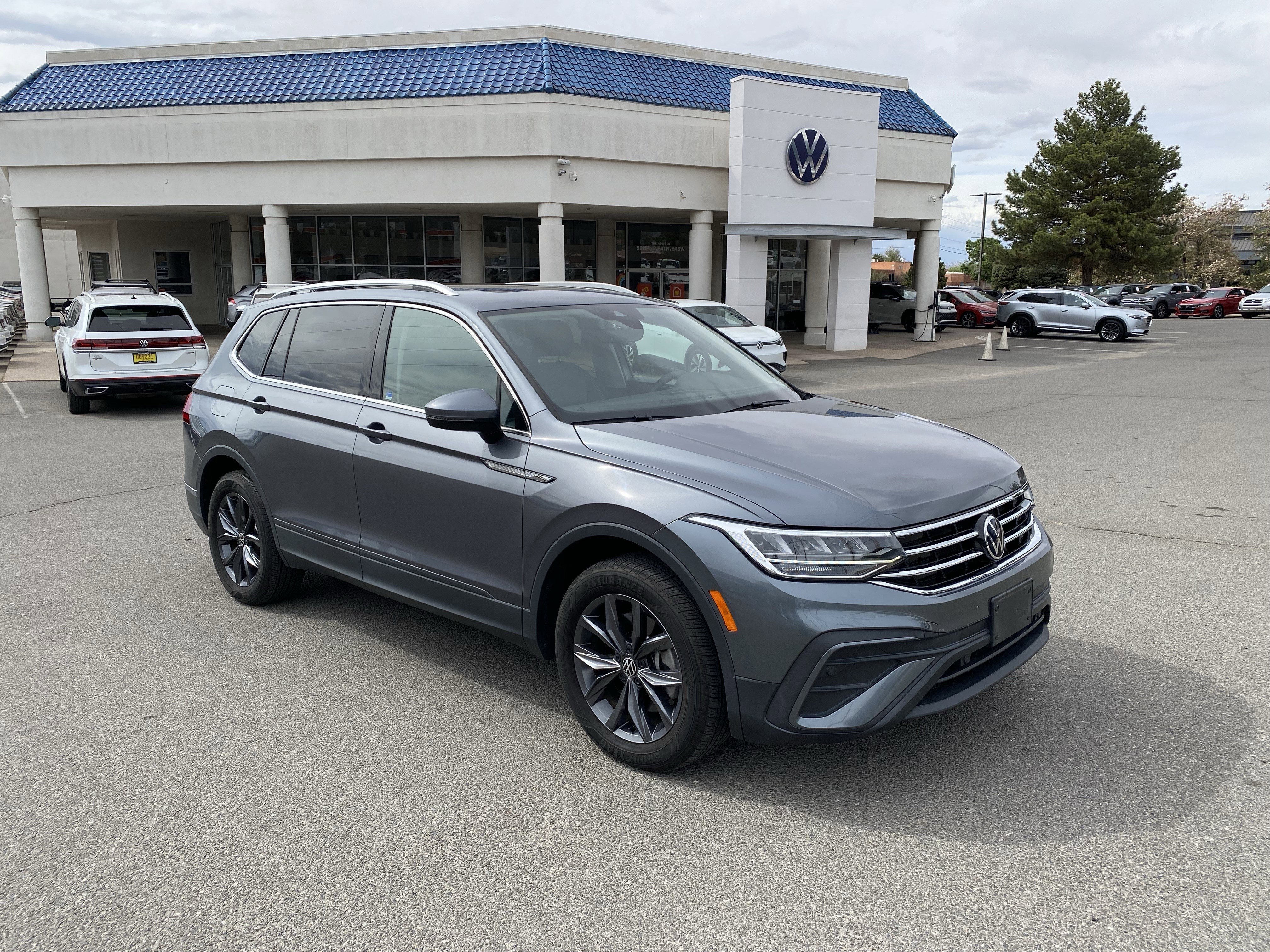 Used 2022 Volkswagen Tiguan SE w/ Panoramic Sunroof Package image 34