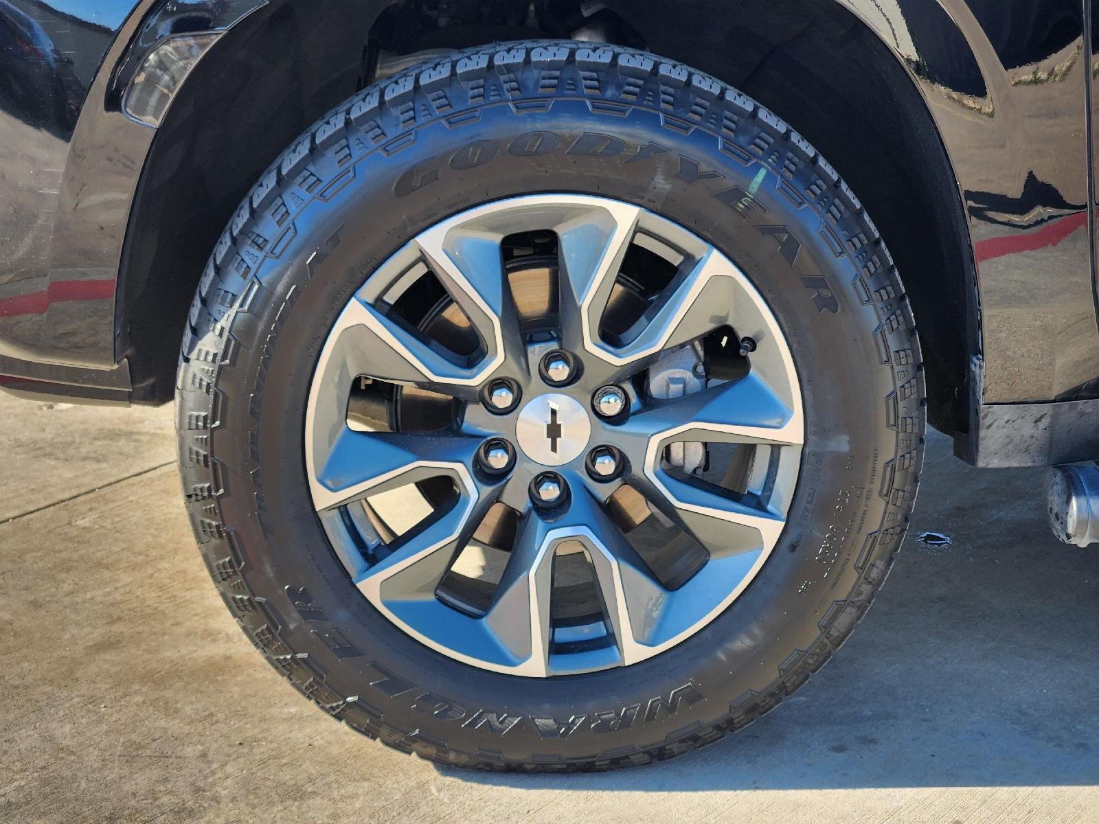 Certified 2023 Chevrolet Tahoe Z71 w/ Luxury Package AWD/4WD image 9