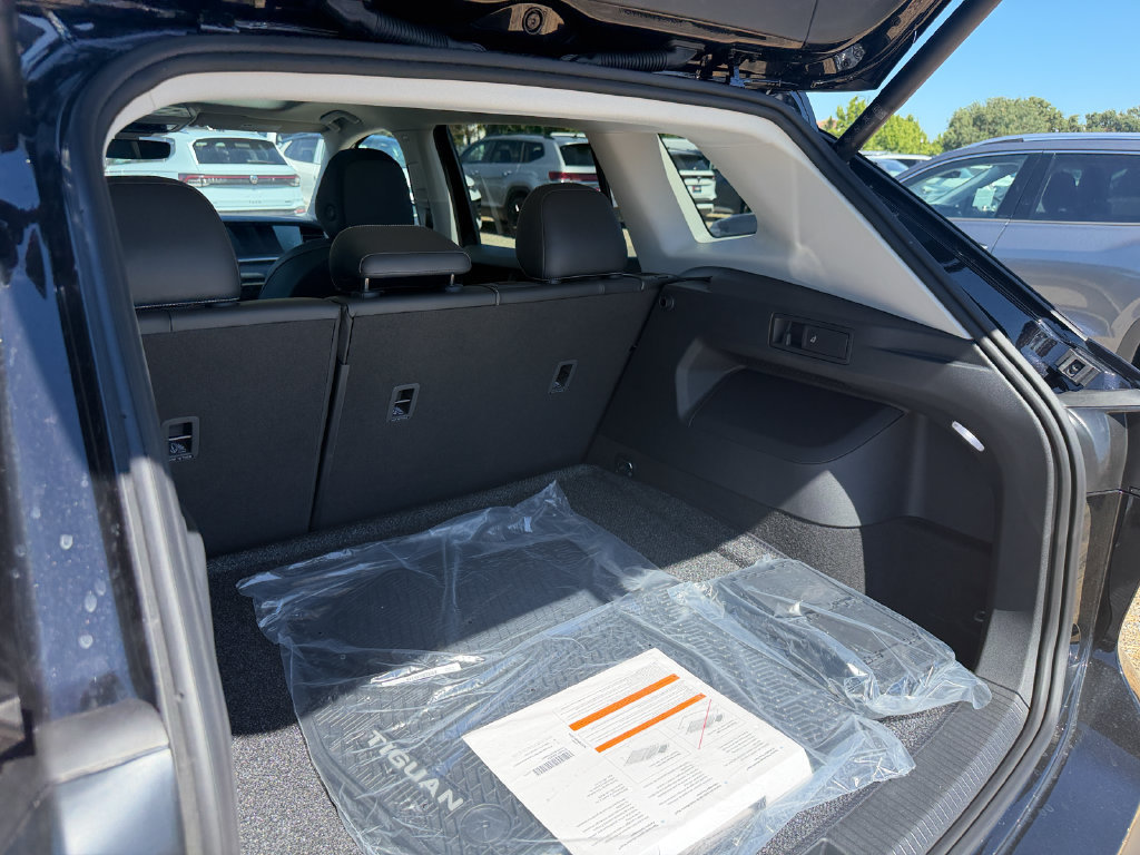 New 2026 Volkswagen Tiguan SE AWD/4WD image 26