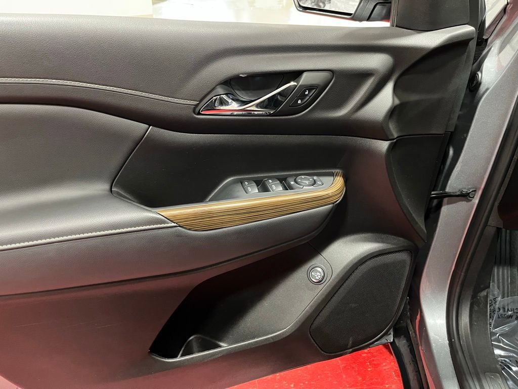 Certified 2023 GMC Acadia SLE w/ Driver Convenience Package image 22