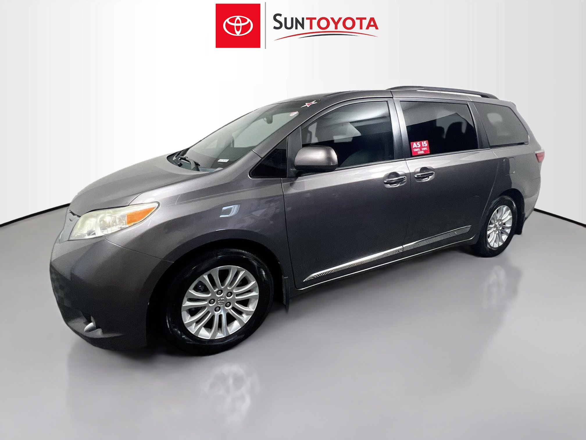 Used 2015 Toyota Sienna XLE w/ XLE Navigation Package FWD image 9