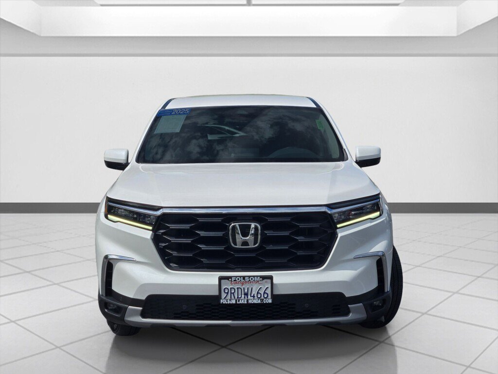 Certified 2025 Honda Pilot EX-L image 2