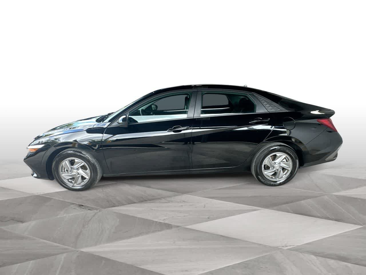 Used 2026 Hyundai Elantra SE FWD image 5