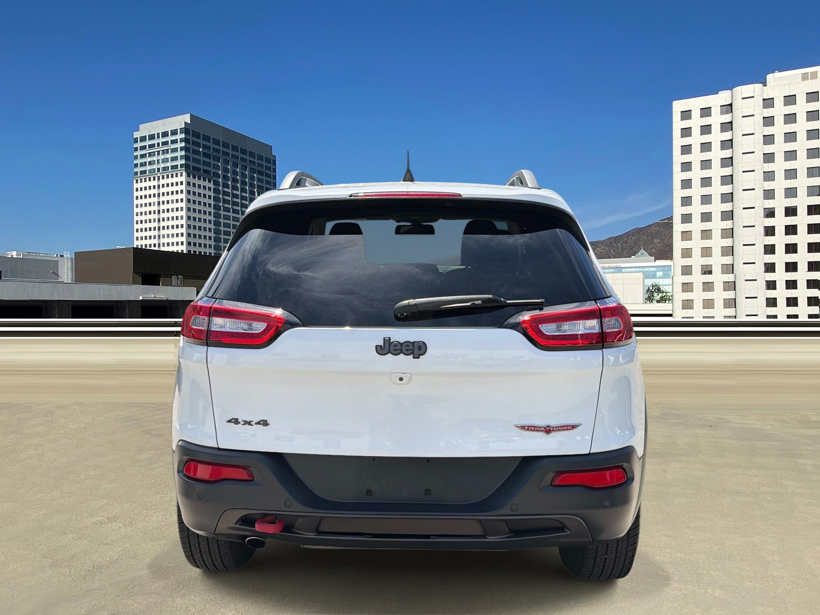 Used 2018 Jeep Cherokee Trailhawk AWD/4WD image 4