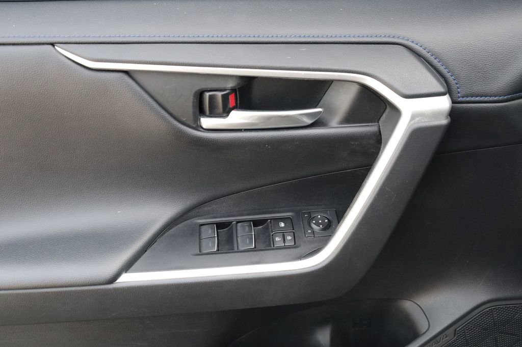 Used 2022 Toyota RAV4 XSE AWD/4WD image 22