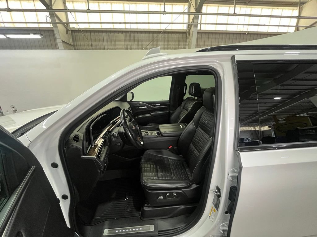 Used 2022 Cadillac Escalade Sport Platinum w/ Heavy-Duty Trailer Package AWD/4WD image 18