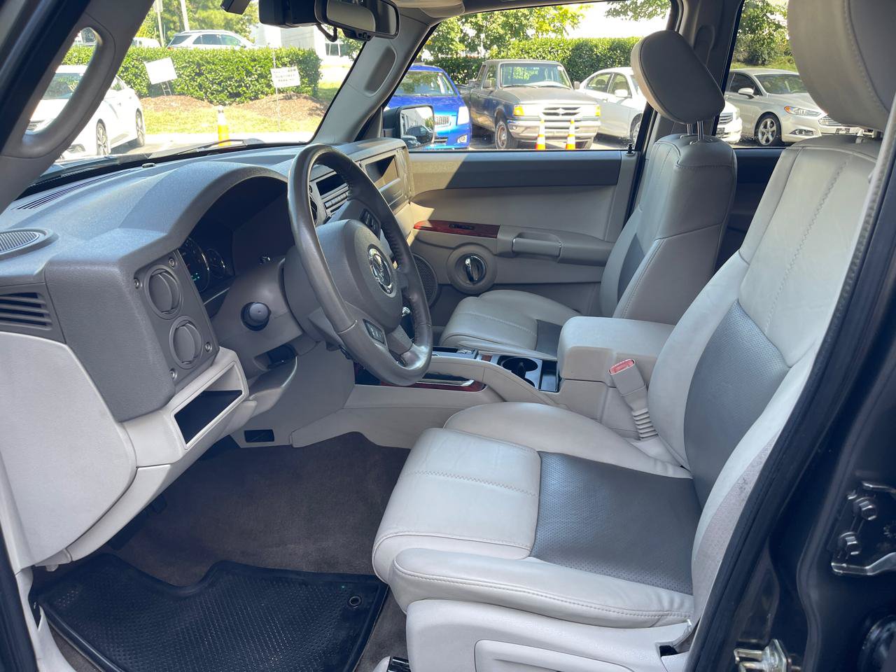Used 2006 Jeep Commander Limited AWD/4WD image 8