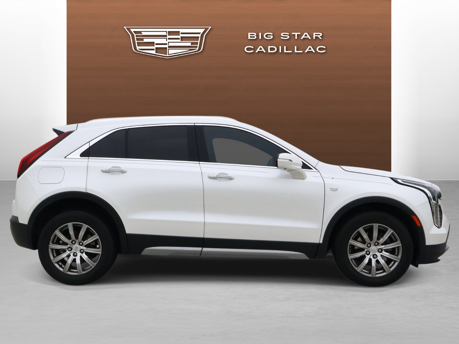 Certified 2022 Cadillac XT4 Premium Luxury w/ Enhanced Visibility Package FWD image 6
