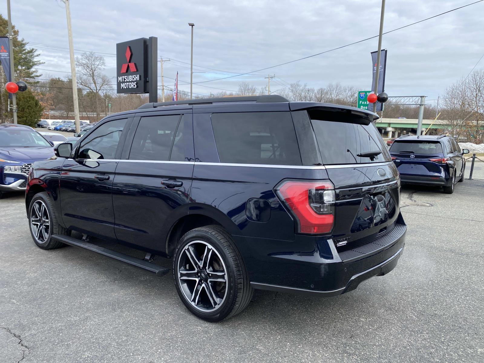 Used 2021 Ford Expedition Limited image 3