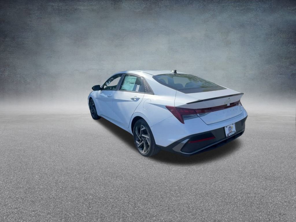 Used 2025 Hyundai Elantra SEL image 18