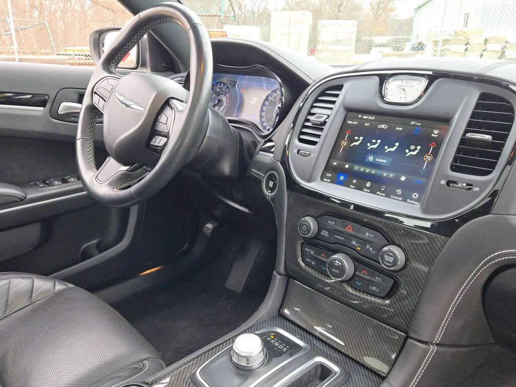 Used 2023 Chrysler 300 C image 8