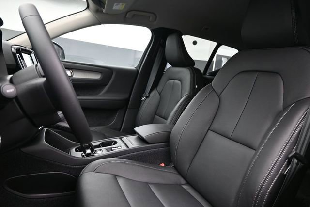 New 2026 Volvo XC40 B4 Core w/ Climate Package FWD image 10
