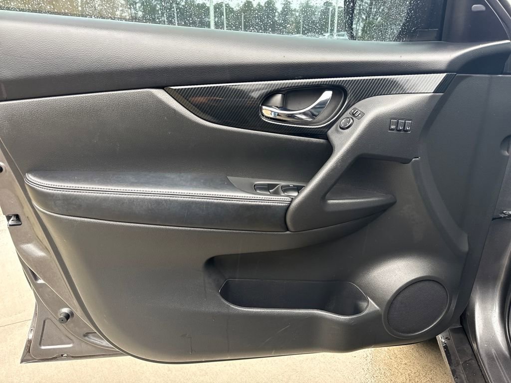 Used 2017 Nissan Rogue SL w/ SL Premium Package image 14