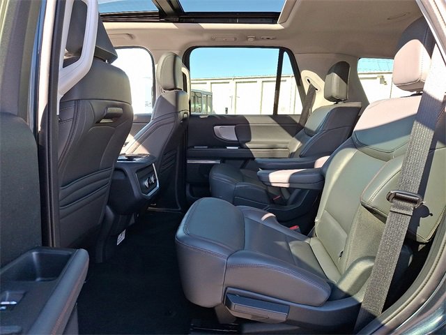 Used 2025 Ford Expedition Active image 10