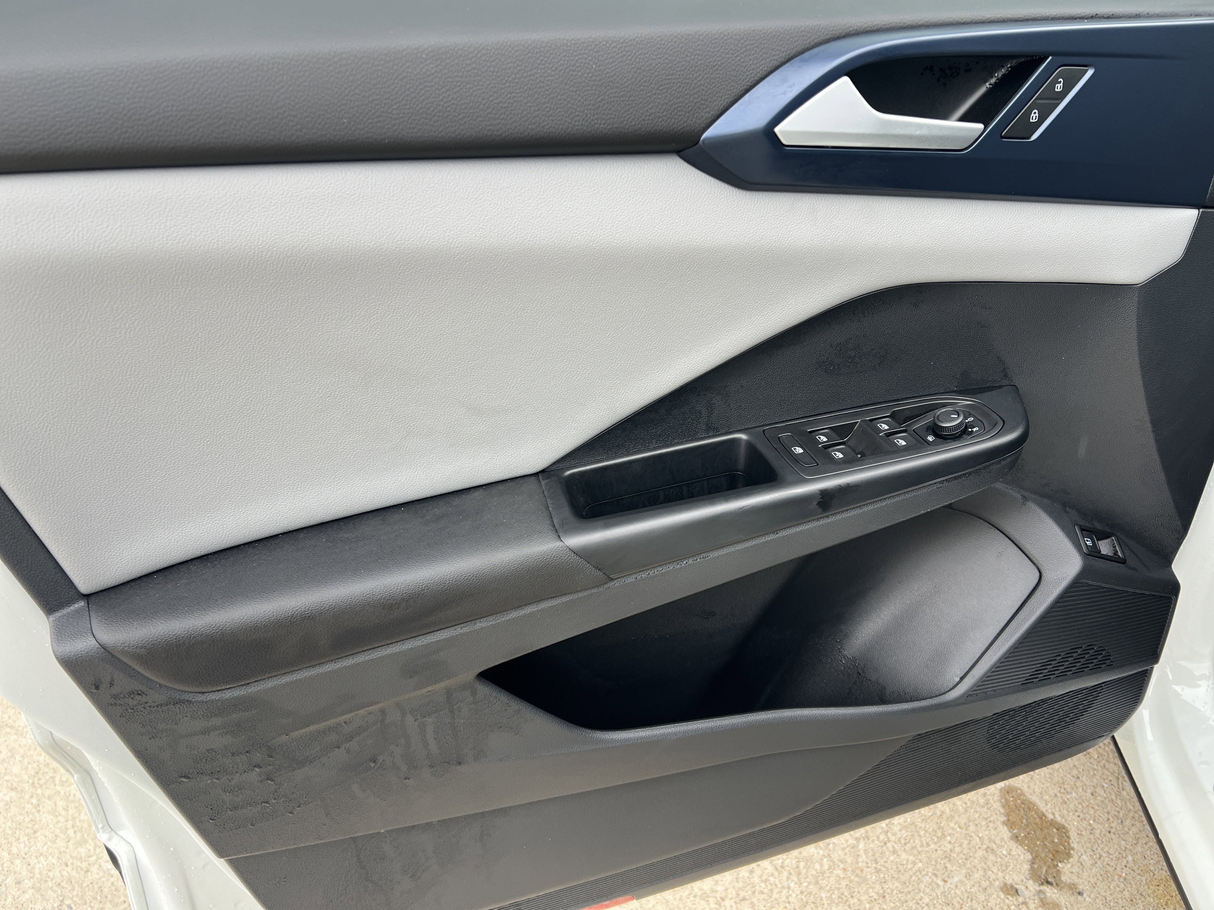 Certified 2023 Volkswagen Taos SE w/ Panoramic Sunroof Package FWD image 13