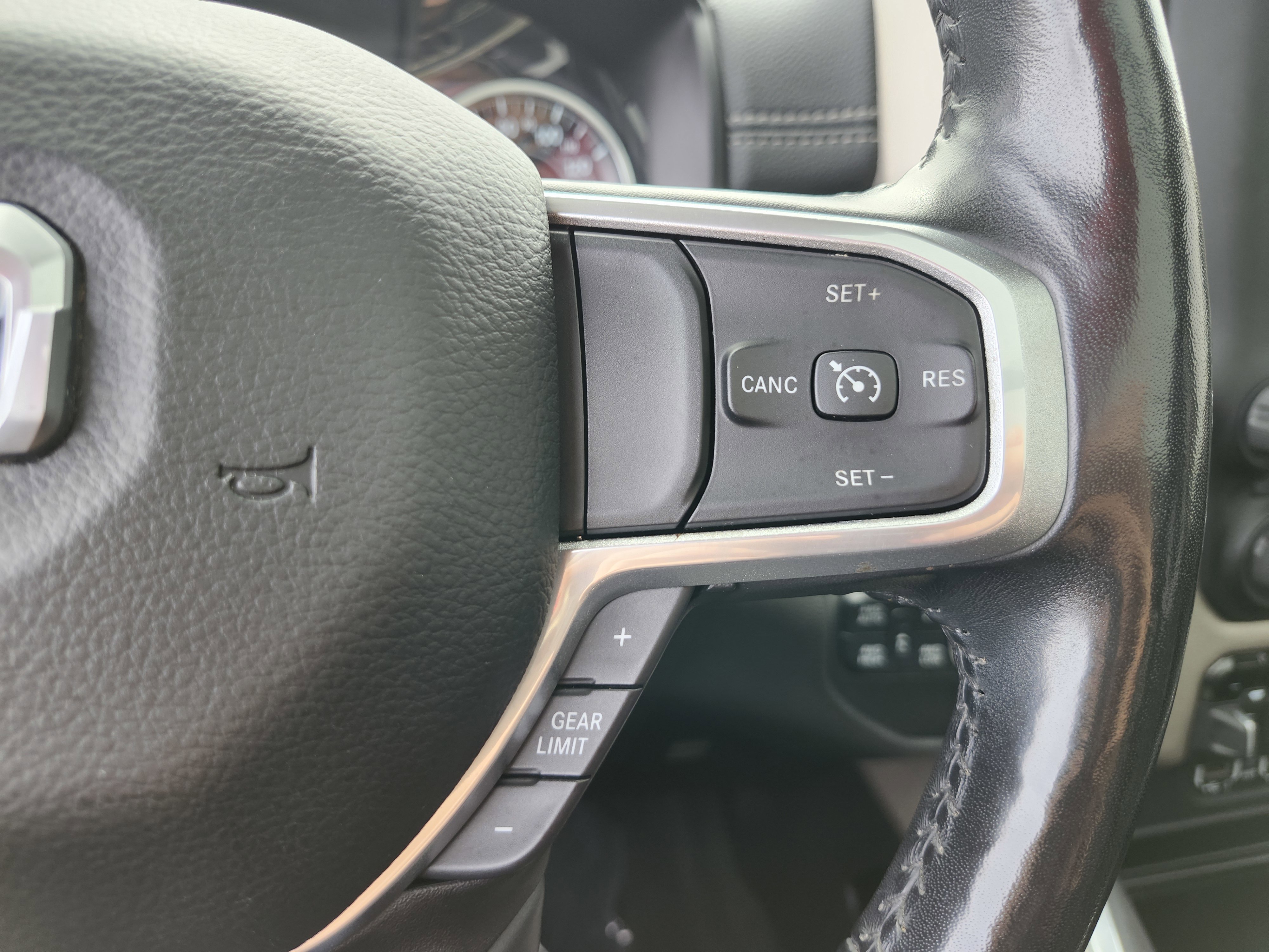 Used 2020 RAM 1500 Laramie AWD/4WD image 46