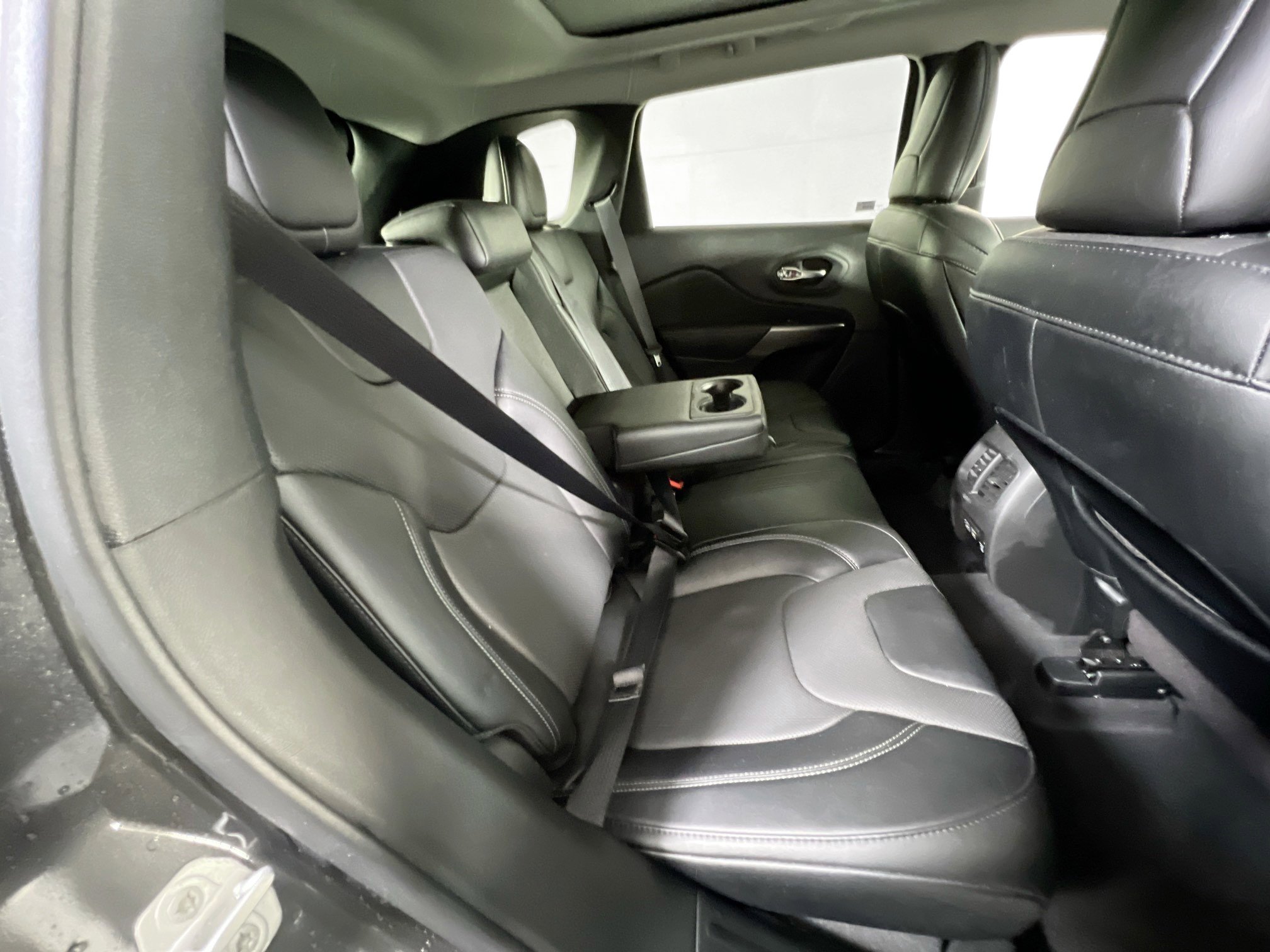 Used 2022 Jeep Cherokee Limited image 26