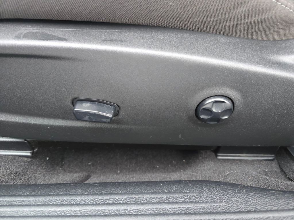 Used 2020 Dodge Challenger SXT image 18