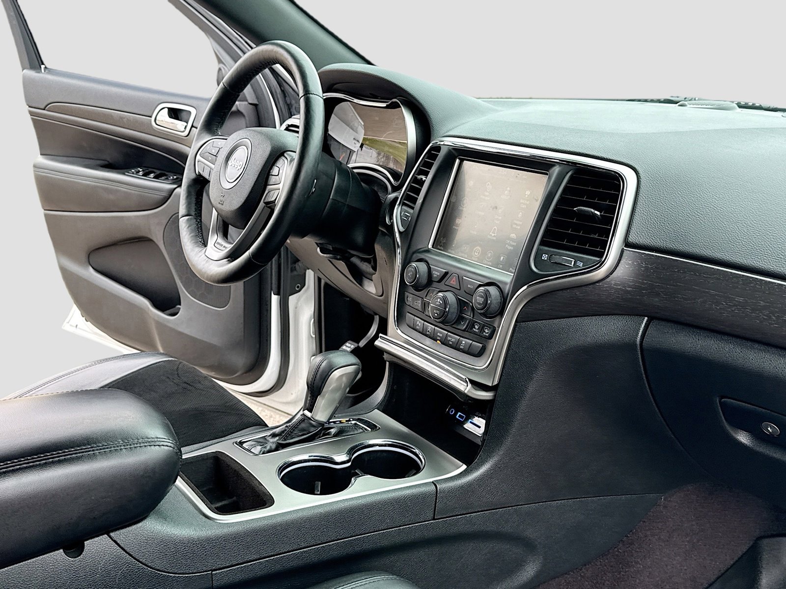 Used 2017 Jeep Grand Cherokee Altitude image 5