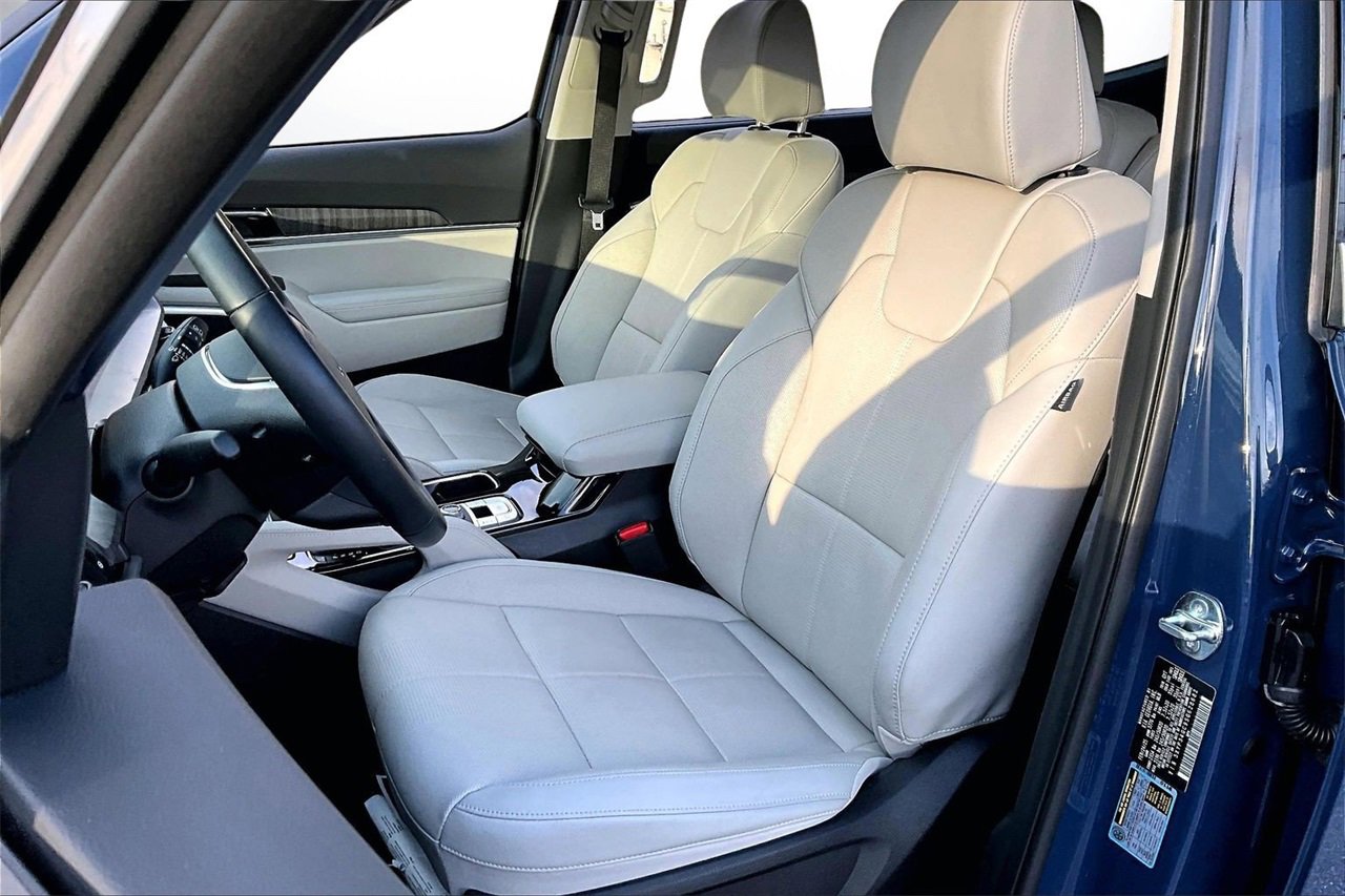Used 2025 Kia Telluride EX w/ EX Captain's Chair Package image 20