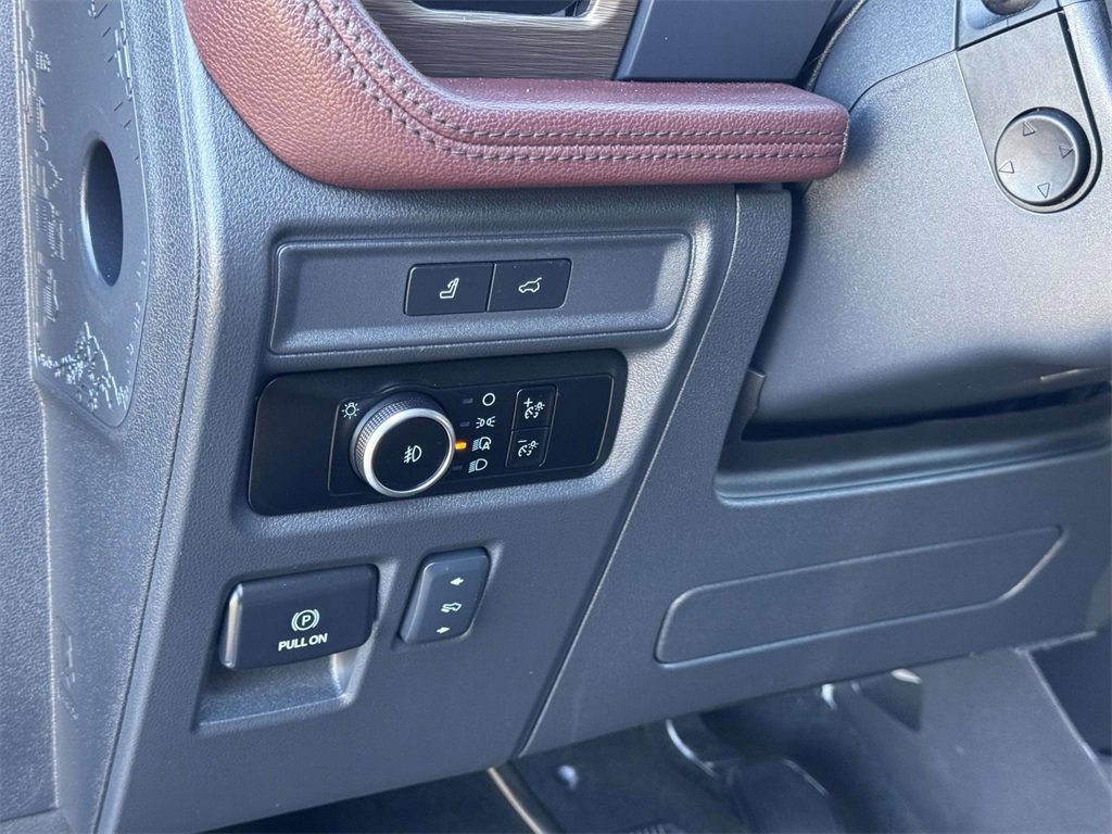 Used 2024 Ford Expedition Max Limited image 9